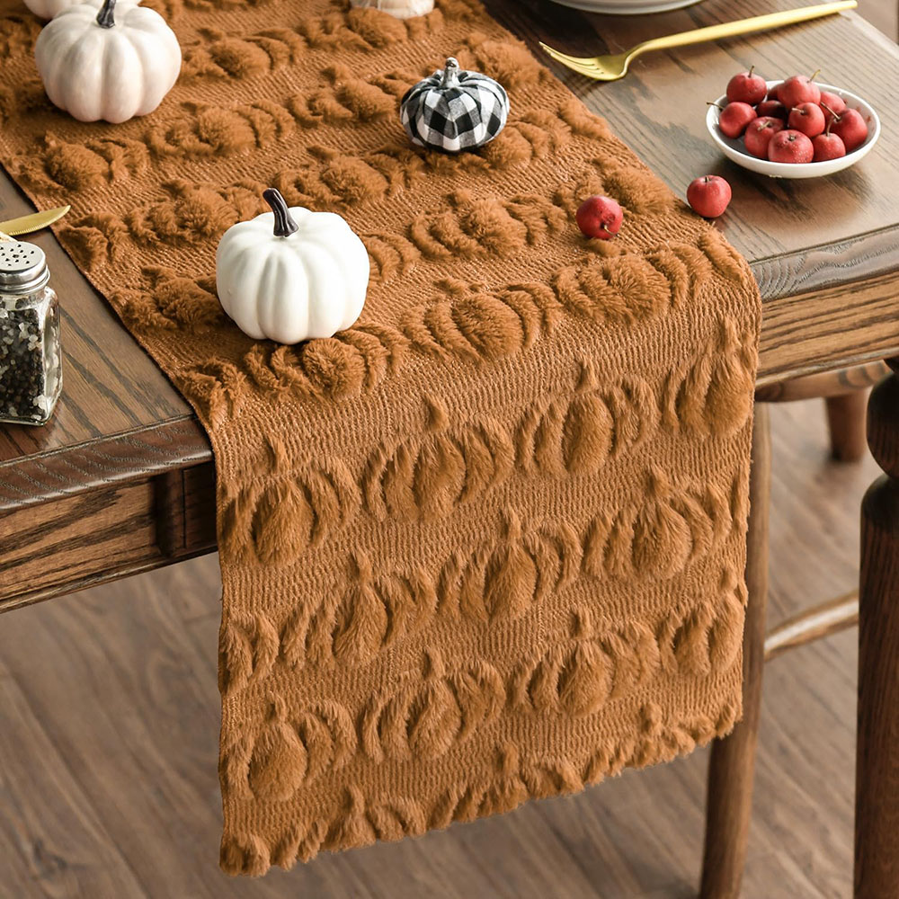 Table Runner - مفرش طاولة من الفرو الصناعي الناعم